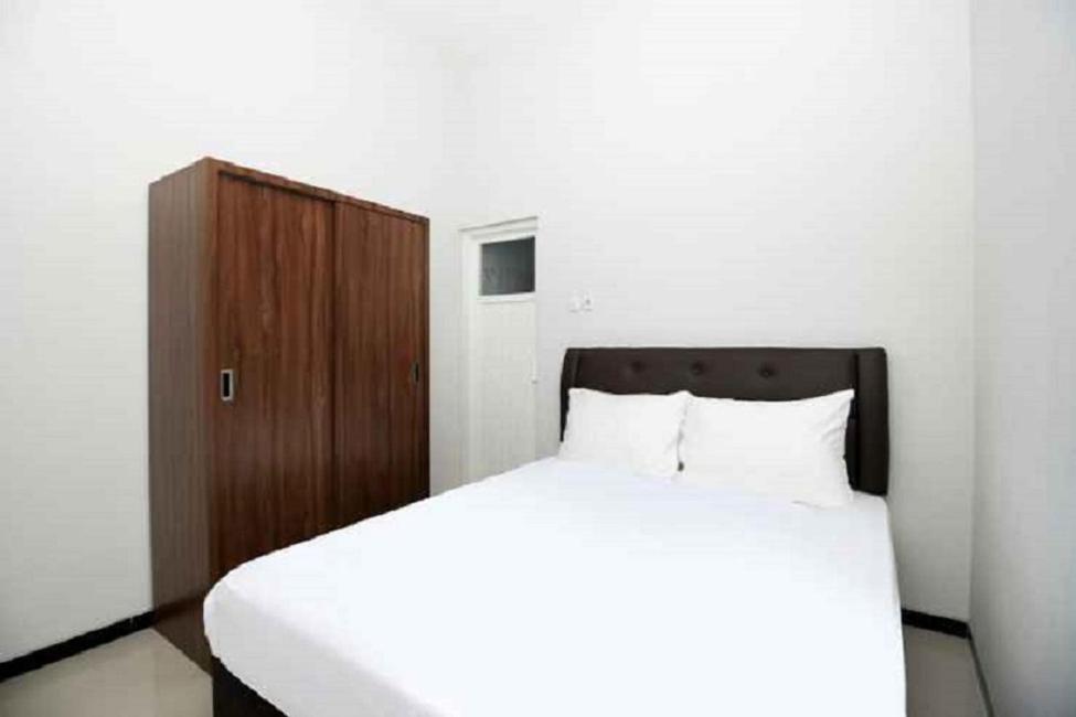 Cah Ayu Guest House Malang Exterior foto